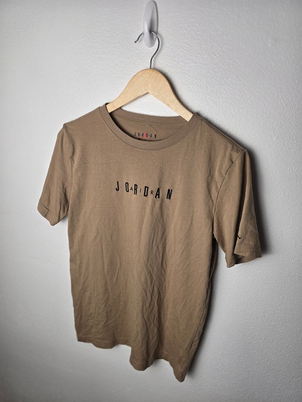 Jordan T Shirt Boys XL 13-15 Tan Embroidered Jumpman Logo Short Sleeve